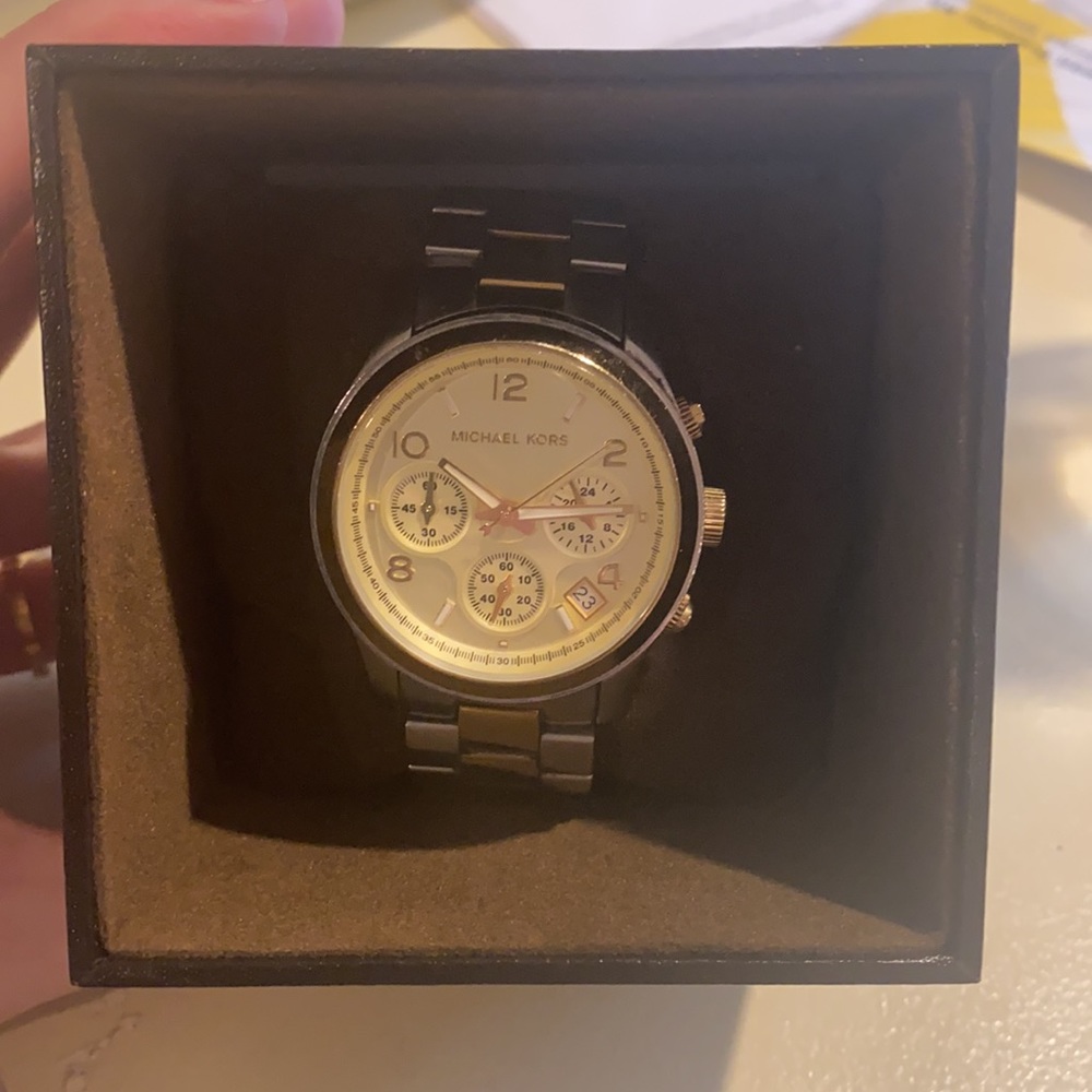 Michael Kors two tone watch with links and box - Picture 10 of 11